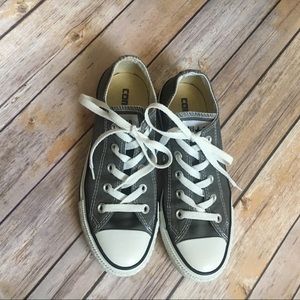 GRAY UNISEX CONVERSE LOW TOP SNEAKER